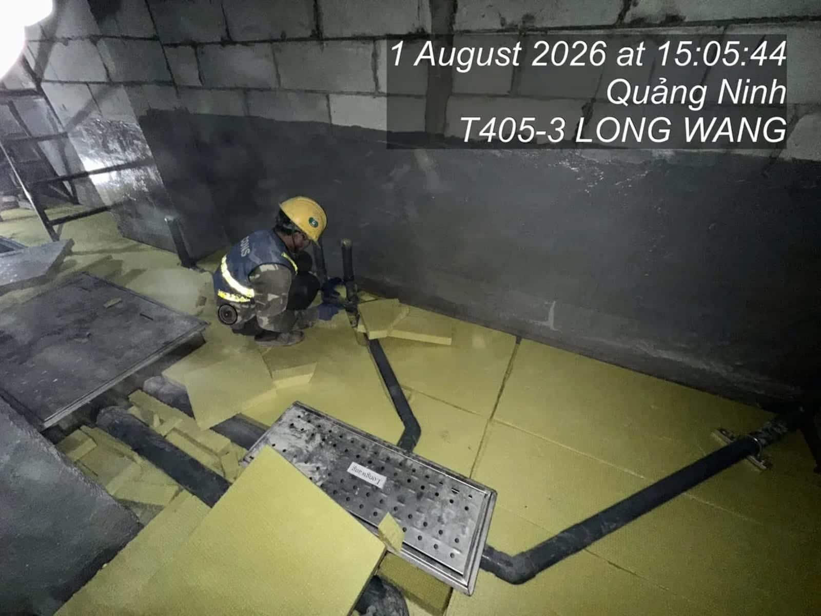 Đường ống thoát đi ngầm dưới sàn khu bếp, chụp lúc chưa lấp. Xong việc thì toàn bộ phần này nằm khuất dưới lớp lát.