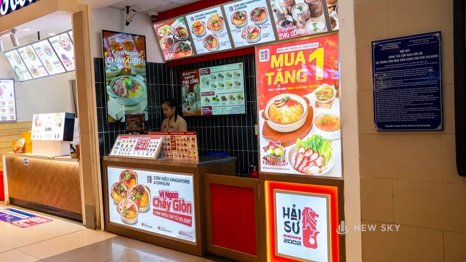 Nhà hàng Haisu trong Aeon Mall Tân Phú Celadon, cạnh bảng nội quy cứu nạn cứu hộ của trung tâm