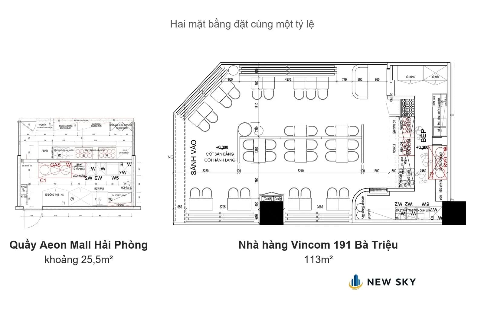 Hai mặt bằng đặt cạnh nhau cùng một tỷ lệ: bên trái là quầy Cơm Niêu Hải Sư Aeon Mall Hải Phòng, khoảng 25,5m², chỉ có mặt quầy và khu bếp; bên phải là nhà hàng Vincom 191 Bà Triệu, 113m², có sảnh vào, phòng ăn nhiều dãy bàn và dải bếp ở cạnh phải.